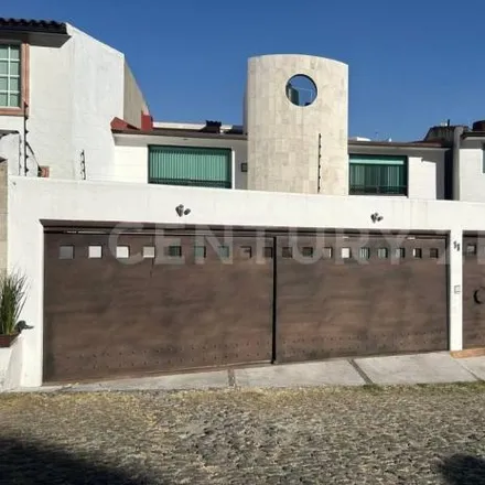 Buy this 3 bed house on Bosques de Fontainbleu in Colonia Paseos del Bosque, 53270 Naucalpan de Juárez
