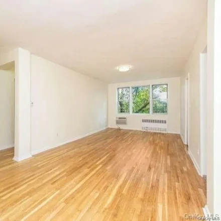 Image 8 - 679 West 239th Street, New York, NY 10471, USA - Apartment for sale