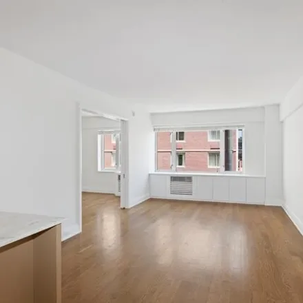 Image 2 - 209 East 51st Street, New York, NY 10022, USA - Condo for sale