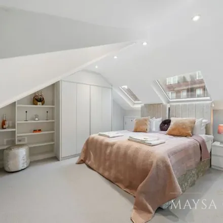 Image 5 - Mayfair Court, 35 North Row, London, W1C 2PQ, United Kingdom - Apartment for rent