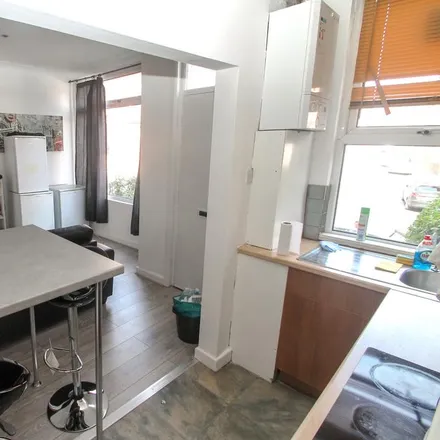 Rent this 3 bed townhouse on Lumley Avenue in Leeds, LS4 2LS
