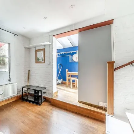 Rent this 1 bed apartment on 279a Finborough Road in London, SW10 9AJ
