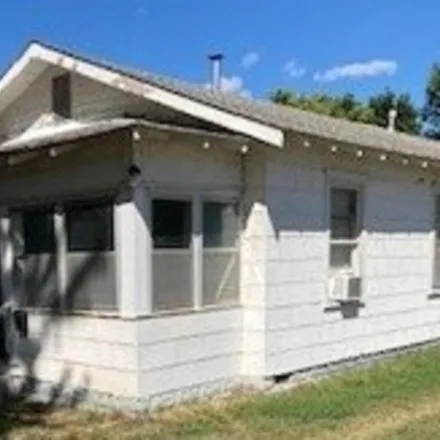 Buy this 2 bed house on 1424 South A Street in Arkansas City, KS 67005