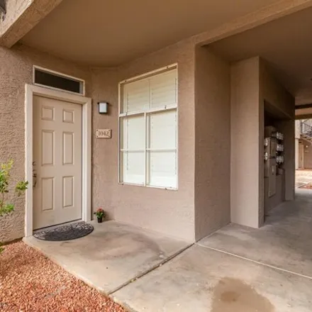 Image 1 - 3966 East Woodland Drive, Phoenix, AZ 85048, USA - Apartment for rent