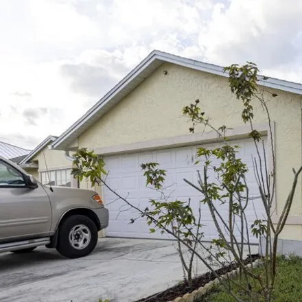 Image 3 - 1226 Southwest Paar Drive, Port Saint Lucie, FL 34953, USA - House for sale