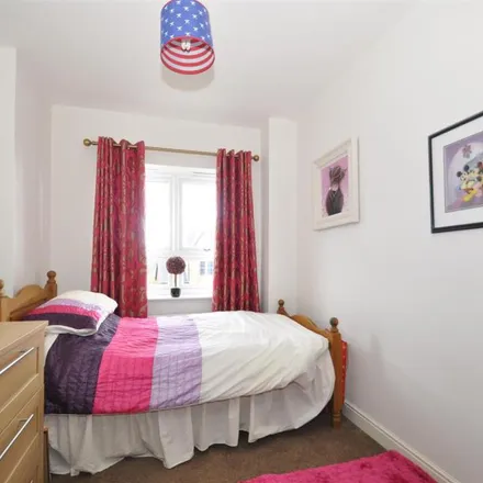 Image 4 - The Fairways, Newtonmoor, SK16 5GH, United Kingdom - Apartment for rent