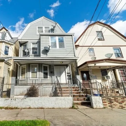 Rent this studio house on North End Branch Newark Public Library in Grafton Avenue, Newark