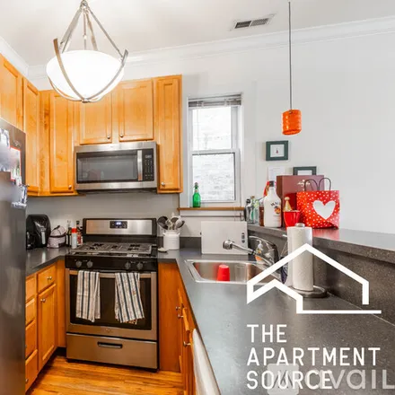 Rent this 3 bed apartment on 1314 W Roscoe St