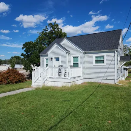 Buy this 3 bed house on 604 North James Street in Steeleville, Randolph County