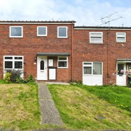 Buy this 3 bed townhouse on Victoria Road in Basildon, SS15 6RB