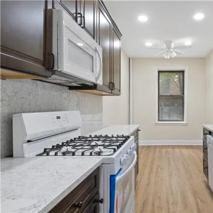 Image 7 - Barnes Building, 2922 Barnes Avenue, New York, NY 10467, USA - Apartment for sale