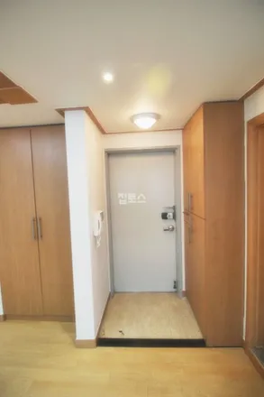Rent this studio apartment on 서울특별시 강남구 삼성동 10-15