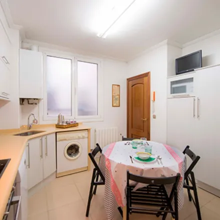 Rent this 5 bed apartment on Avenida Lehendakari Aguirre / Agirre lehendakariaren etorbidea in 22, 48014 Bilbao