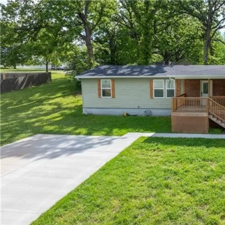 Buy this 3 bed house on 1620 South Aurora Street in Eldon, MO 65026