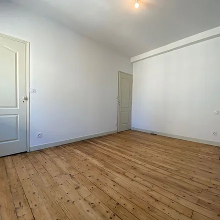 Rent this 4 bed apartment on 1 Rue Souchu Servinière in 53000 Laval, France