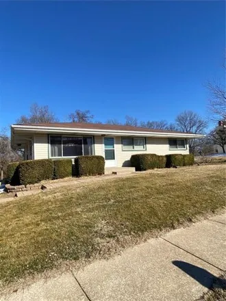 Rent this 3 bed house on 844 Hemsath Road in Saint Charles, MO 63303