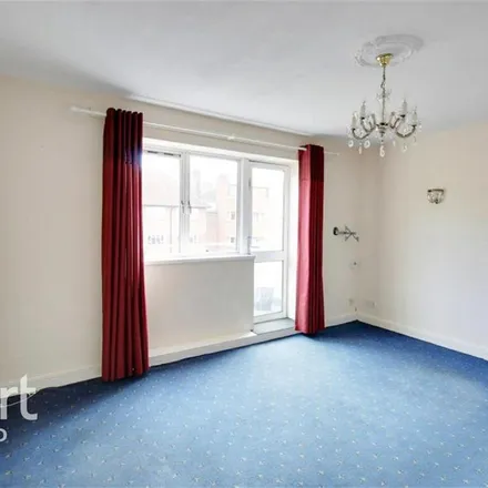 Rent this 2 bed apartment on Joseph Irwin House in Gill Street, Canary Wharf