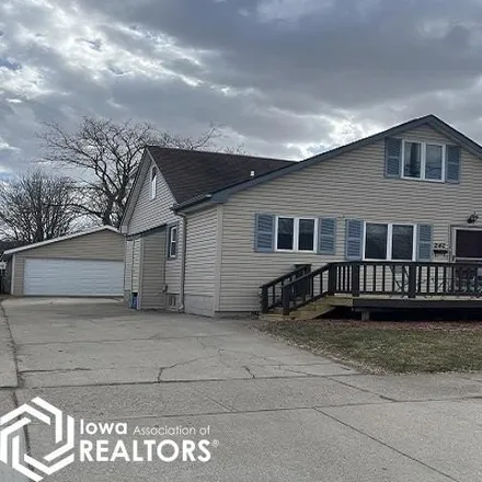 Buy this 3 bed house on 266 North Crescent Drive in Mason City, IA 50401