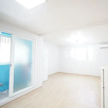 Rent this studio apartment on 서울특별시 강남구 대치동 980-19
