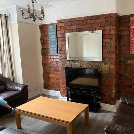 Rent this 7 bed townhouse on Richmond Mount in Leeds, LS6 1DF