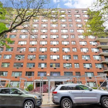 Buy this studio apartment on 83-60 118th Street in New York, NY 11418