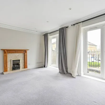 Image 3 - Chivenor Grove, London, KT2 5GE, United Kingdom - Townhouse for rent