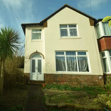 Rent this 3 bed duplex on Newlands Park Avenue in Scarborough, YO12 6PY