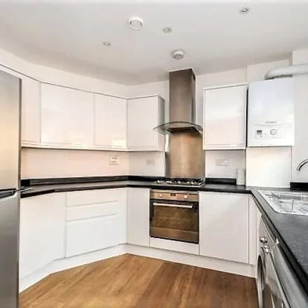 Image 6 - Chigwell Row Wood, Brocket Way, London, IG7 4LY, United Kingdom - Apartment for rent