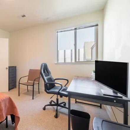 Rent this 4 bed condo on San Francisco