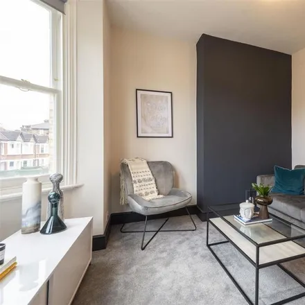 Image 1 - Ramsden Road, London, SW12 8QX, United Kingdom - Apartment for rent