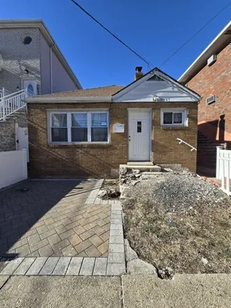 Buy this 3 bed house on 106 Kamp Place in Hudson Heights, North Bergen