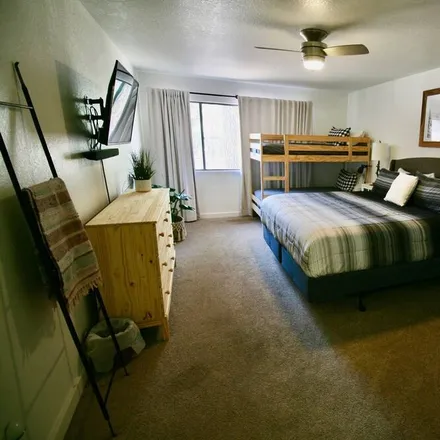 Rent this 3 bed condo on Pinetop-Lakeside in AZ, 85935