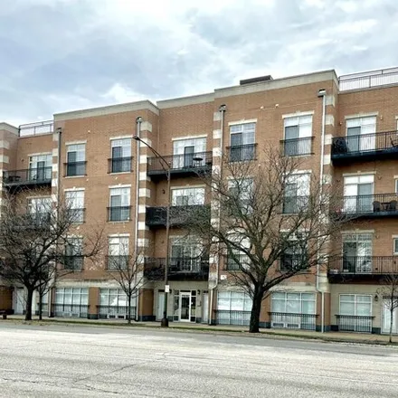 Rent this 3 bed condo on Edgebrook Pointe in 6425 West Touhy Avenue, Chicago