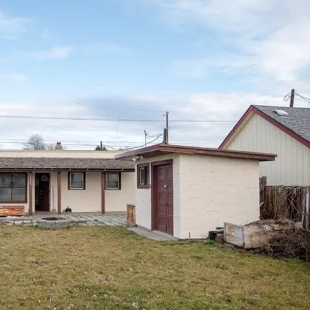 Buy this 2 bed house on 1325 Jefferson Avenue in Yakima, WA 98902