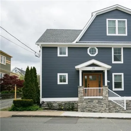 Rent this 3 bed house on Emmanuel Church in 42 Dearborn Street, Newport