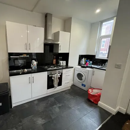 Image 3 - 183 Brudenell Street, Leeds, LS6 1EX, United Kingdom - Townhouse for rent