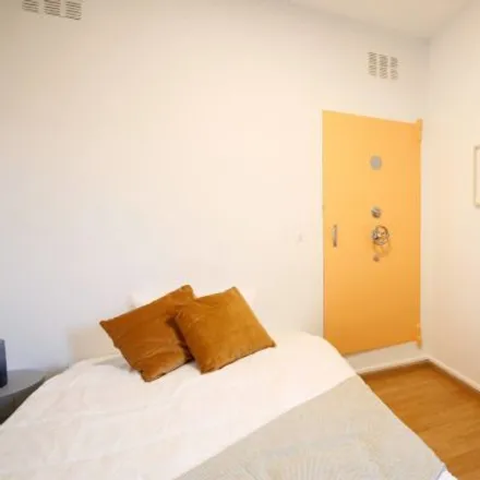 Rent this 3 bed room on Philippine Consulate General in Gran Via de les Corts Catalanes, 594