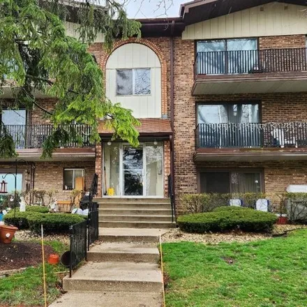 Buy this 2 bed condo on 5248 James Lane in Crestwood, IL 60418