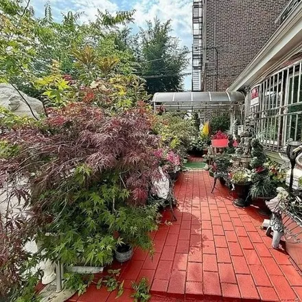 Image 3 - 761 E 237th St, New York, 10466 - House for sale