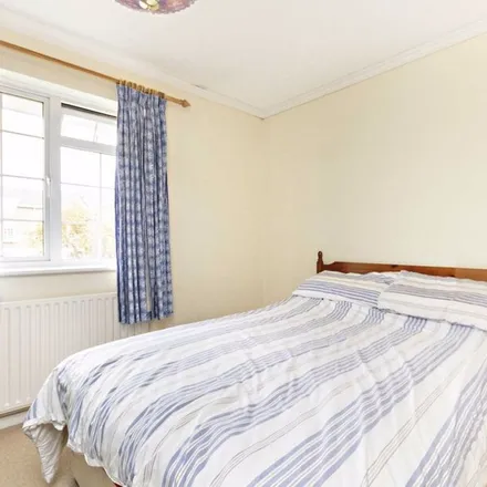Rent this 2 bed apartment on Tudor Gardens in London, TW1 4LE
