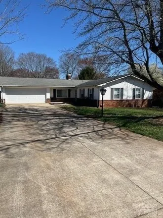 Rent this 3 bed house on 137 West Meadowview Drive in Meadow View, Statesville