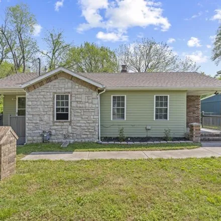 Image 1 - 1640 North Hillcrest Avenue, Springfield, MO 65802, USA - House for sale