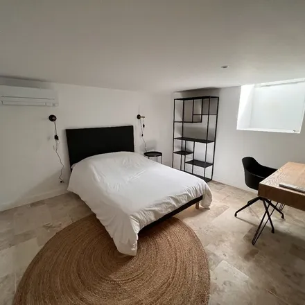 Rent this 5 bed apartment on 10 Cité de Nantes in 33000 Bordeaux, France