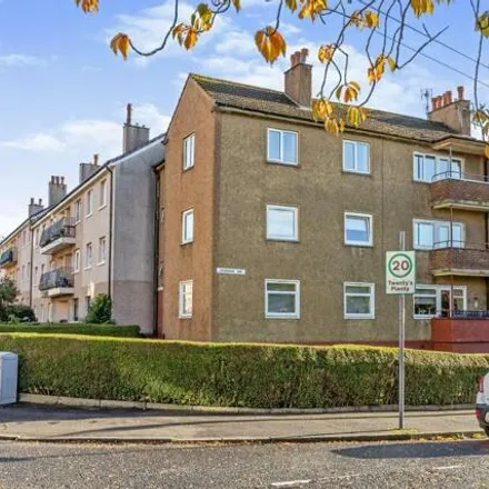 Rent this 3 bed apartment on Drumchapel Road in Glasgow, G15