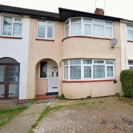 Rent this 3 bed townhouse on Stafford Avenue in Britwell, SL2 1AT