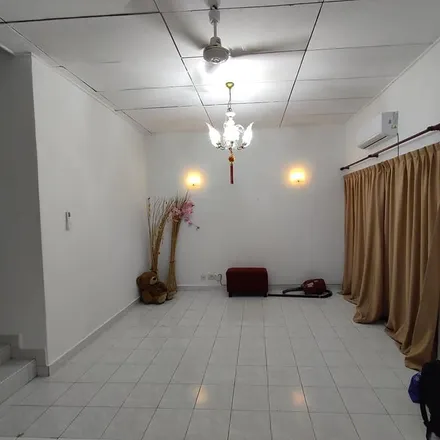 Rent this 4 bed apartment on Jalan Lemak 3 in Cheras, 56100 Kuala Lumpur