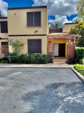 Image 3 - 1241 Golfview Drive East, Pembroke Pines, FL 33026, USA - House for rent