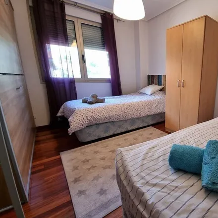 Rent this 2 bed apartment on Banco Santander in Avenida de Cantabria, 11A