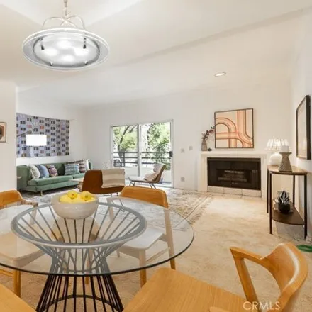 Image 5 - 13878 Moorpark Street, Los Angeles, CA 91423, USA - Townhouse for sale