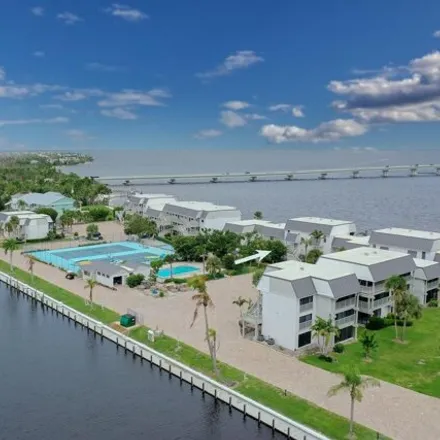 Buy this 1 bed condo on 776 Sextant Drive in Sanibel, Lee County